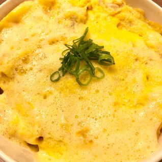 いつもと同じ材料で！ふわしゅわ卵のカツ丼